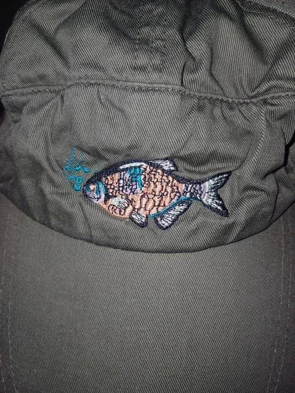 Gorra kaki muy buen estado con un pez encima talla única ajustable 8e – photo 2